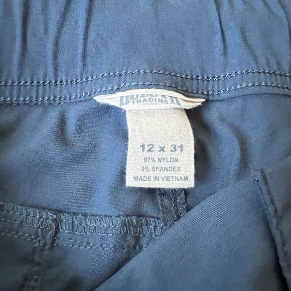 Duluth Trading Co Black Hiking Nylon Pants/Capri - Picture 3 of 3